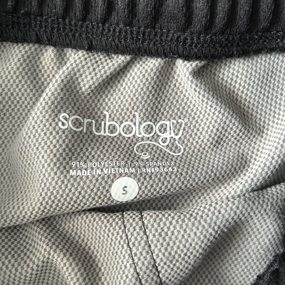 Scrub set bundle - Picture 5 of 11